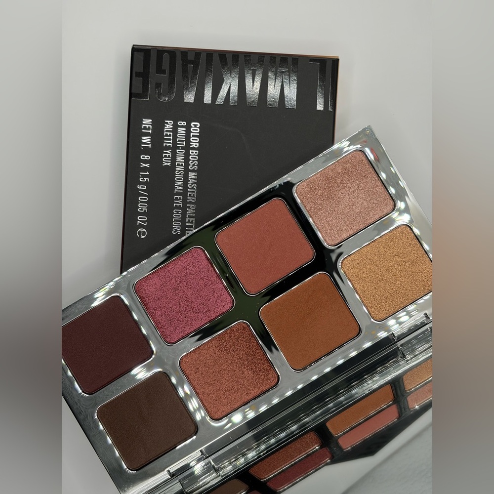 Eyeshadow Palette with Pink and Brown Shades
